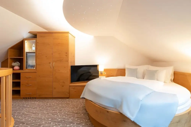 1 Bedroom Comfort Suite with balcony