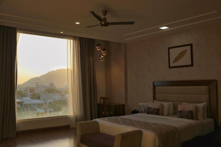 Suite with pool view