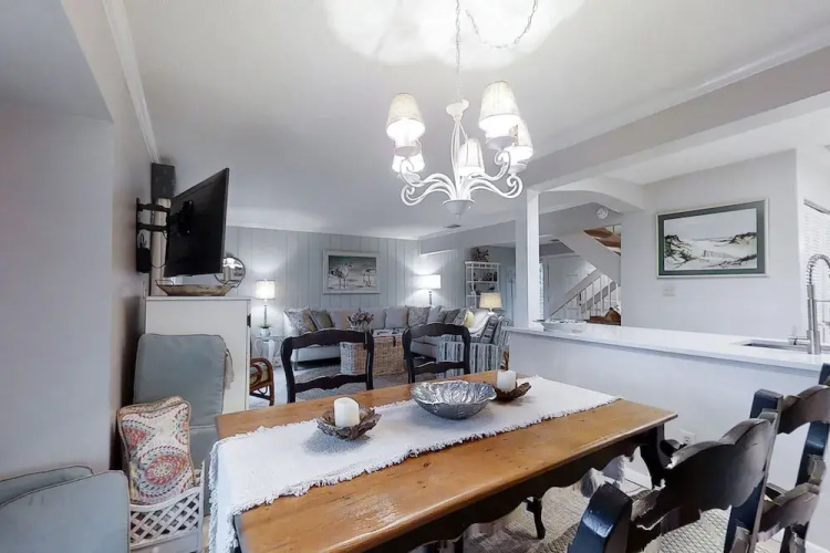Dog-friendly Oceanfront Getaway With Shared Pool & Central AC