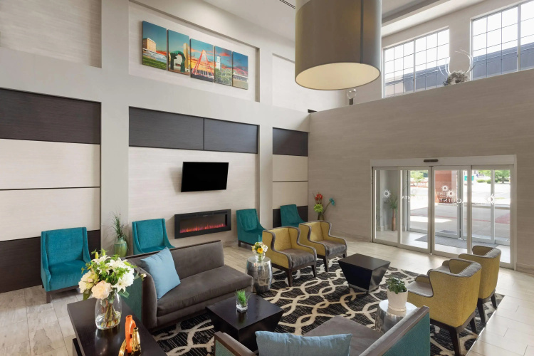 La Quinta Inn & Suites by Wyndham Columbus - Edinburgh