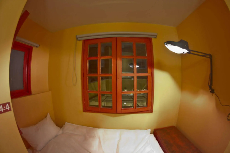 12:12 Hostels