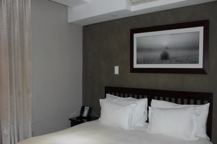 Circa On The Square Hotel