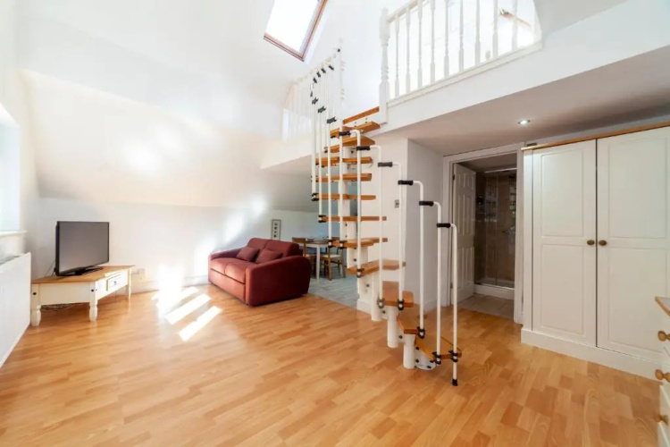 83 Downs Hill