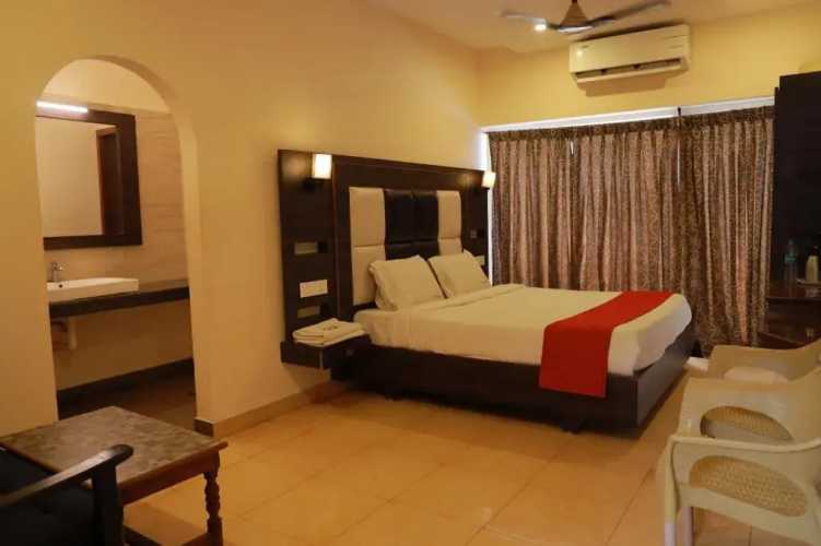 Hotel Maadhini