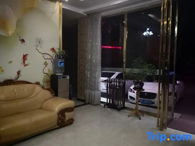 Pu'an Qingqing Junlan Hotel