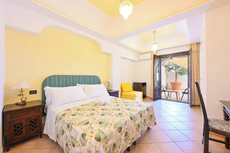 Classic Double room with balcony and with garden view