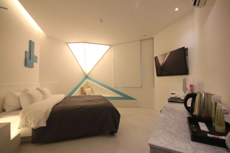 Club Hotel