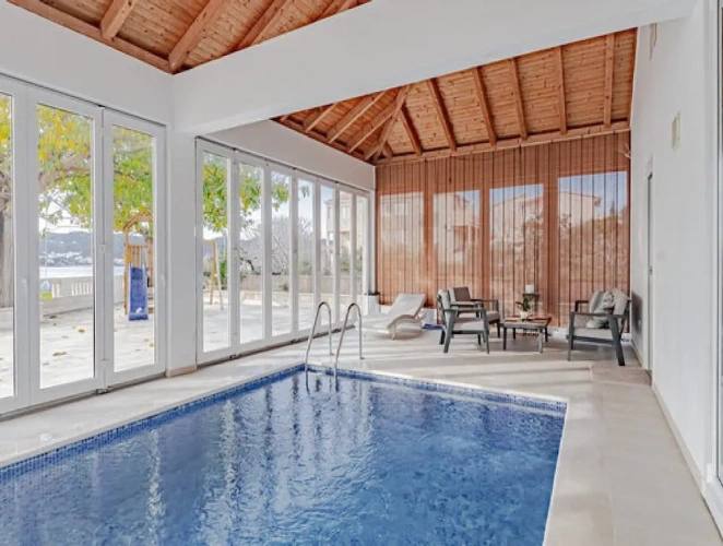2 Bedrooms Villa