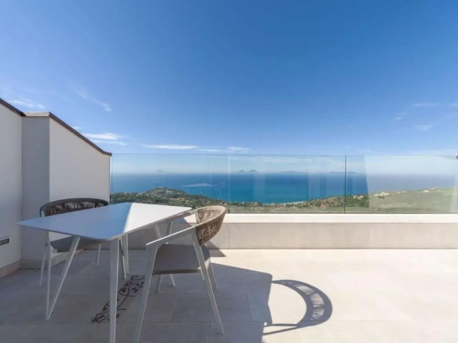 Apartment with sea view