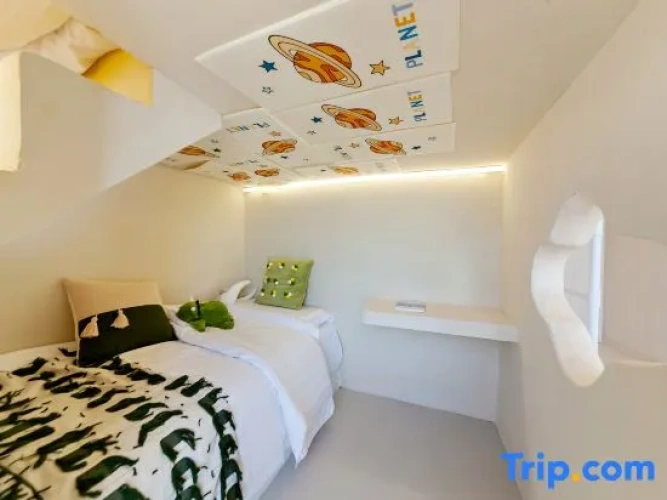 Standard Triple Family room with sea view