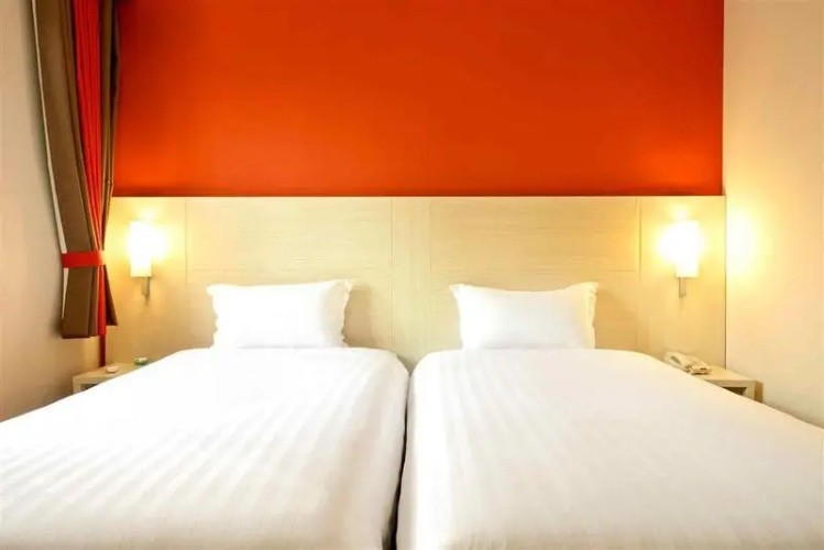 ibis Jinan Jingwu RD