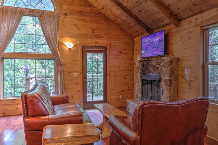 Pine Cove Lodging