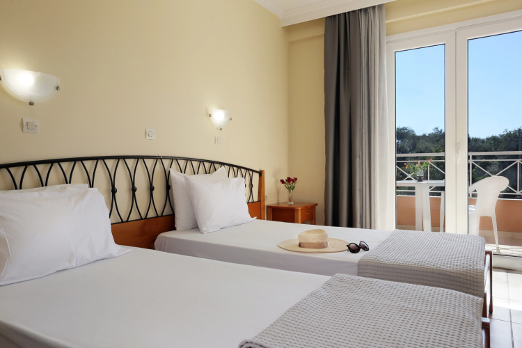 Kavos Plaza Hotel