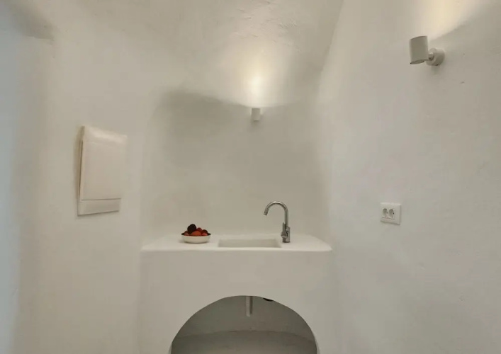 As Holiday caves