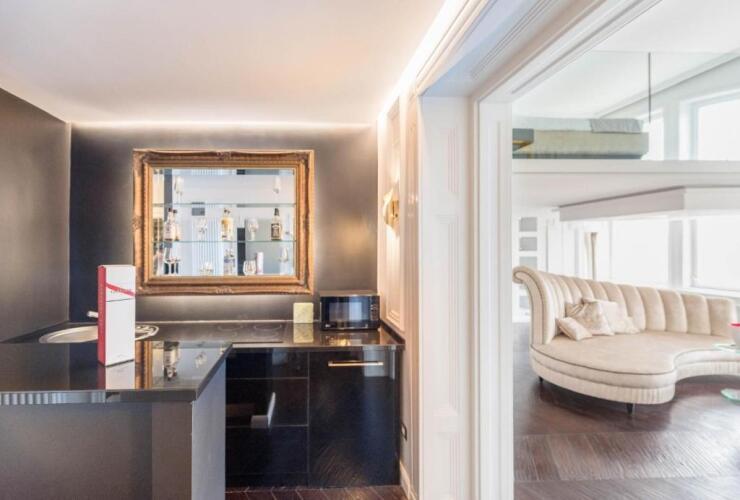 Enzo Capo Luxury SuitesOver view