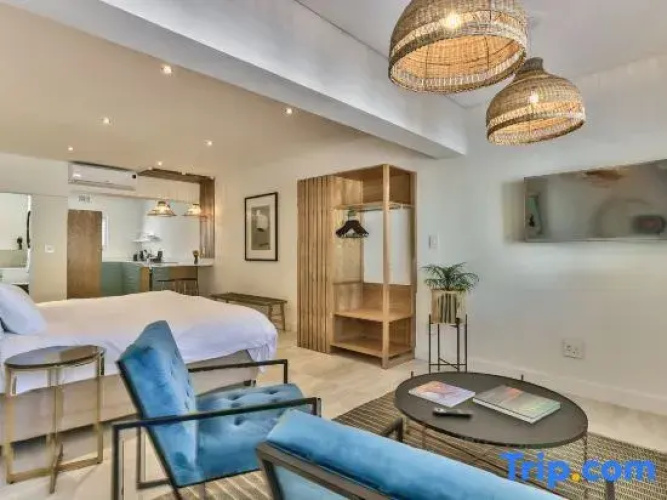Studio in Camps Bay - 40m from Beach