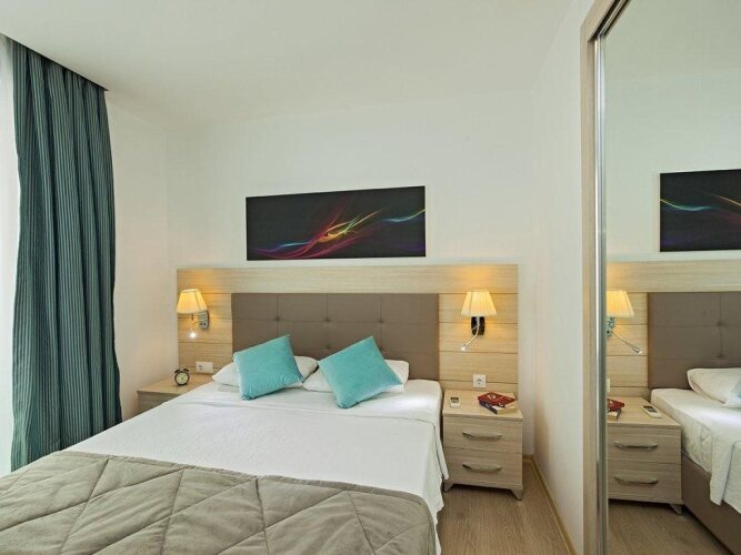 yali apart otelOver view