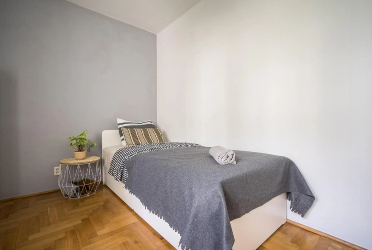 oompH Warsaw Central 3-bedroom Flat