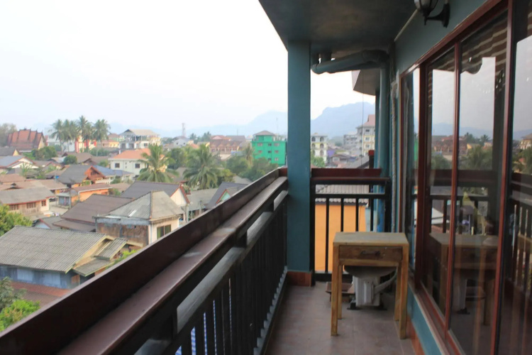Mountain View Riverside Boutique Hotel