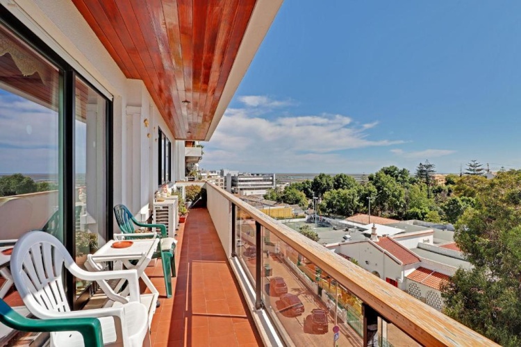 3 Bedrooms Apartment