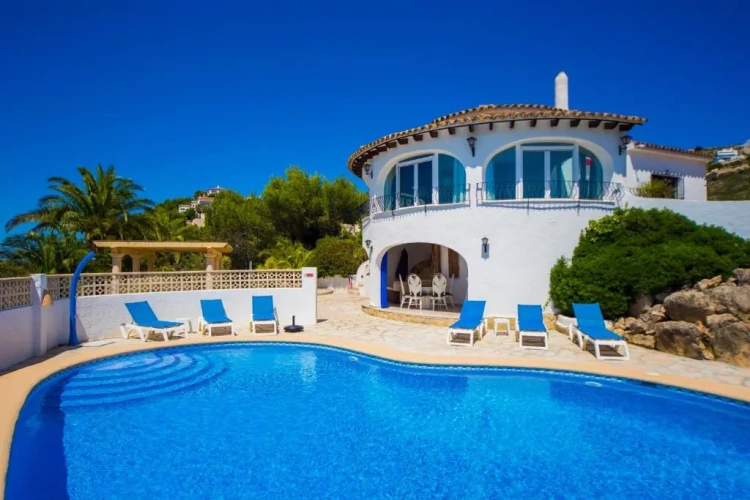 3 Bedrooms Villa