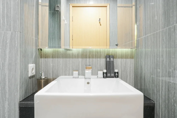 Luxurious Studio at Capitol Suites Apartment
