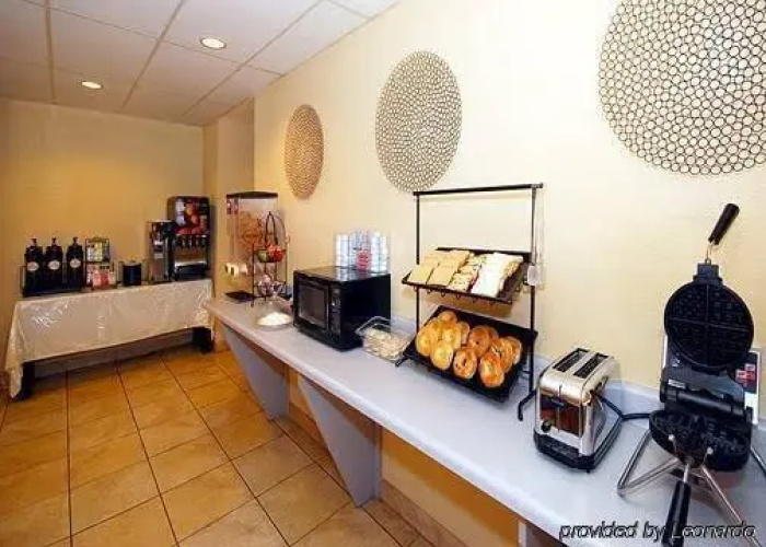 Quality Inn & Suites Downtown Phoenix