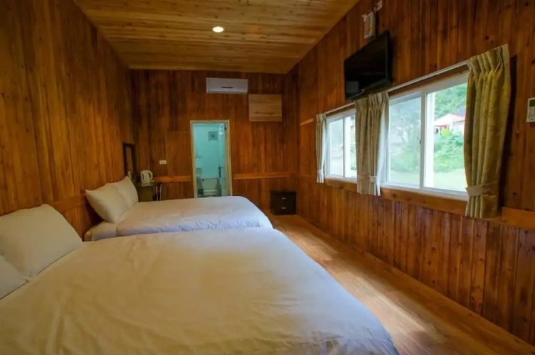 Standard Quadruple room with courtyard view
