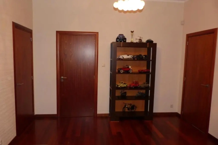 4 Bedrooms Cottage