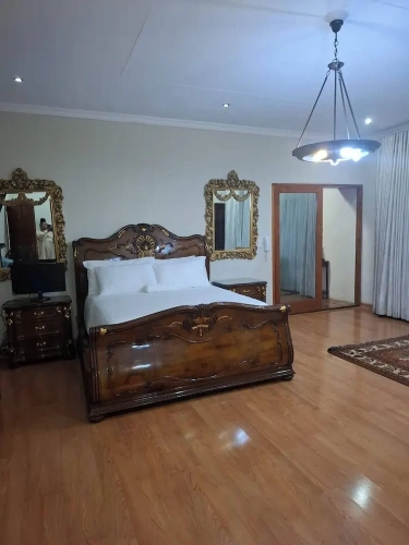 4 Bedrooms Cottage