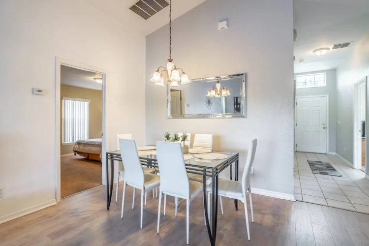 17637 Silver Creek