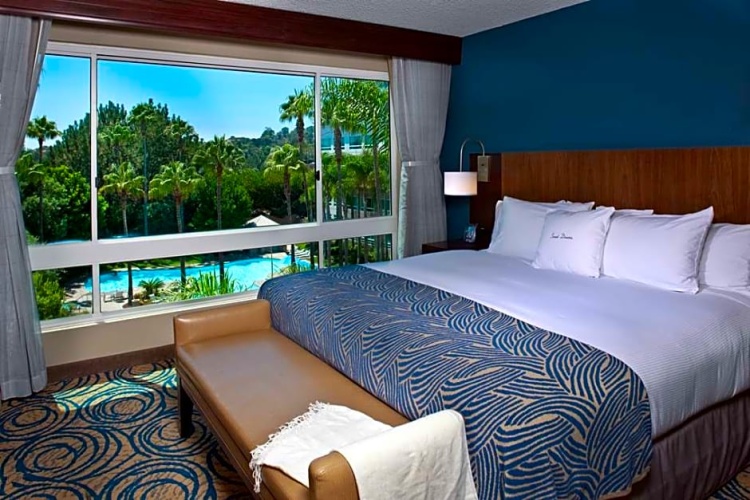 2 Bedrooms Double Suite with pool view