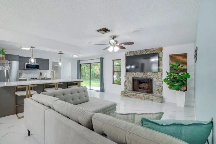 4 Bedrooms Cottage