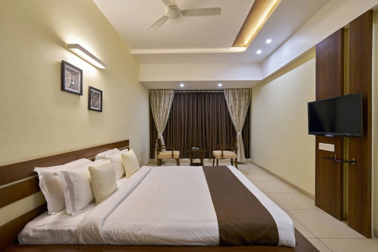 Hotel 3 Leaves Kolhapur