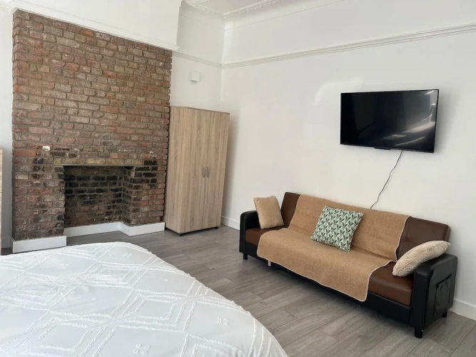 Deluxe Studio