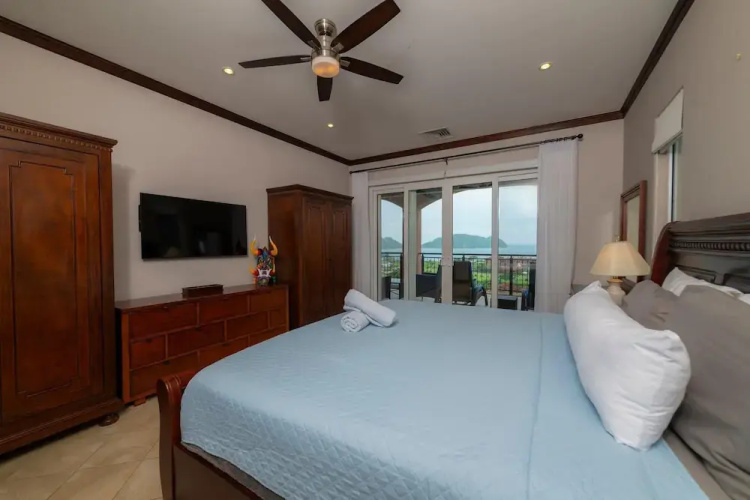 Altavista 4C 3 bdr 3 Bath Ocean View