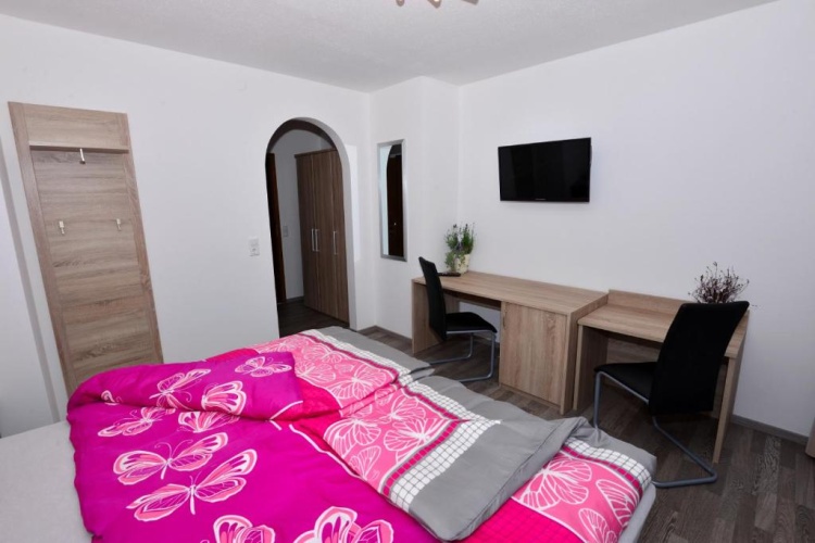 Standard Triple room with view