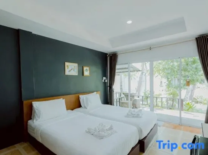 Classic Double room with land view