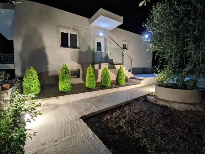 2 Bedrooms Family Cottage with balcony and with city view