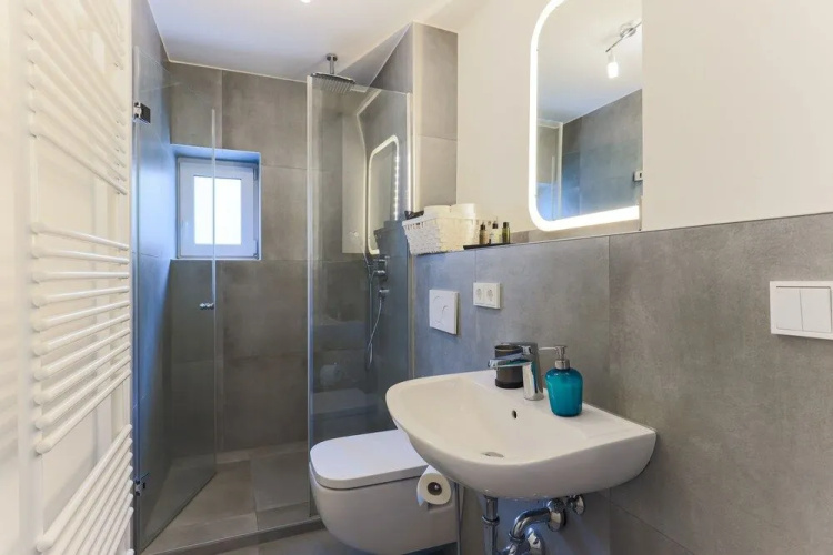 BRIGHT - Augsburg's Biggest - 4BR - Parking - Kitchen