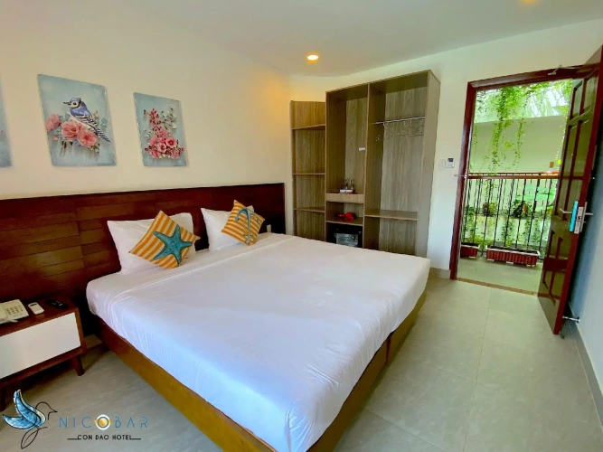 Deluxe Double room with city view