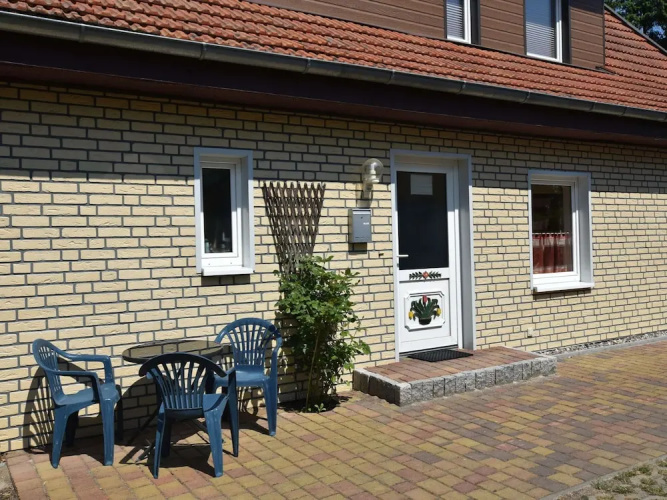 Spacious Apartment with Garden in Wieck auf dem DarB