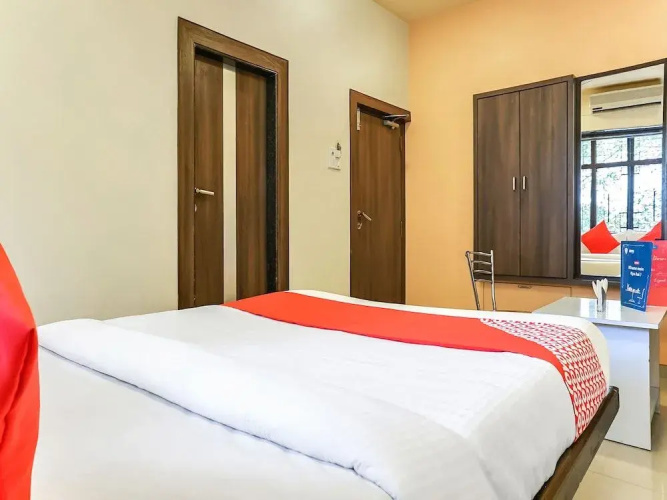 OYO 28109 Regent Hotel