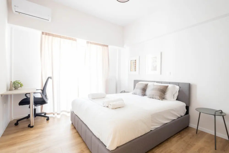 Urban Comfort 2 Bdrm Next to Metro
