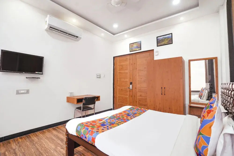 FabHotel VILLA DE BENARES