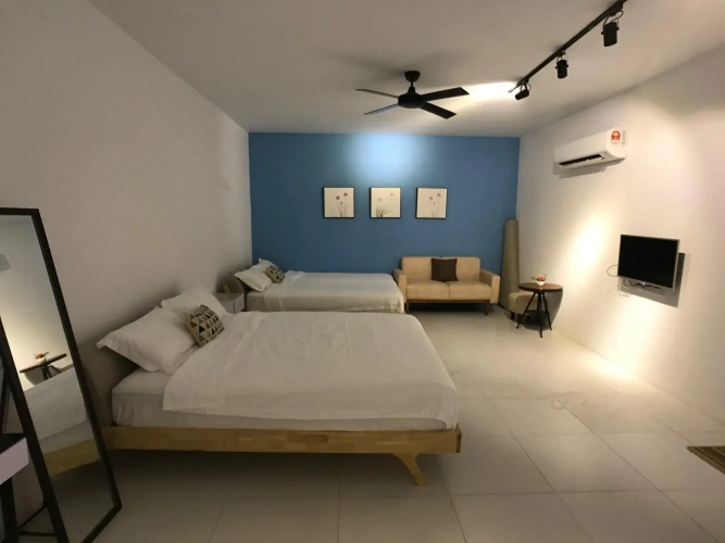 Deluxe Quadruple Family room