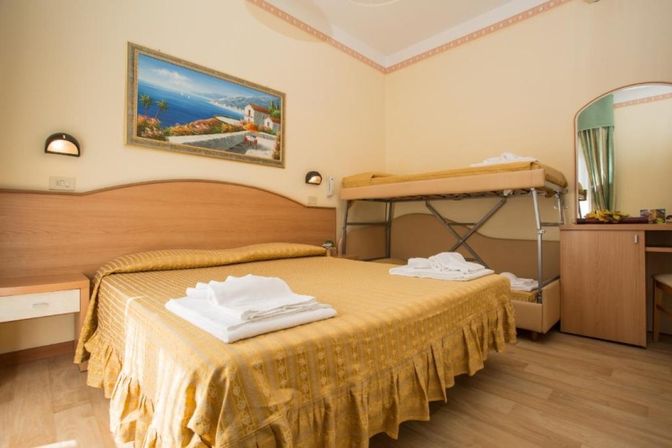 Standard Quadruple room with balcony