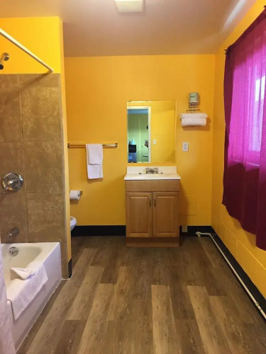 Lamplighter Motel
