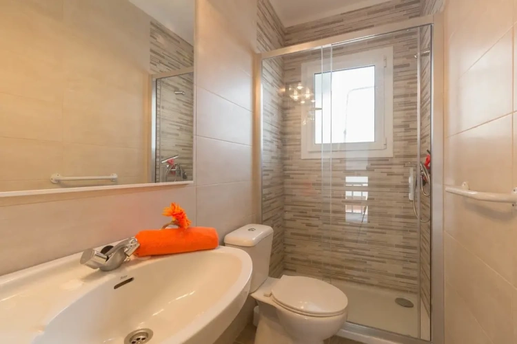 2 Bedrooms Apartment with sea view