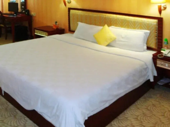 Four Seas Hotel